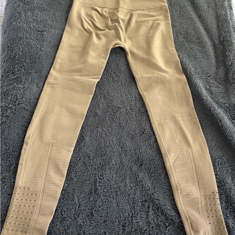 Gymshark size medium - Picture 2 of 2